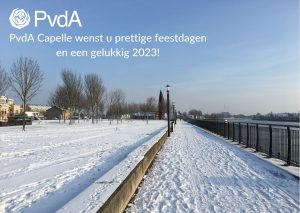 Foto Vuykpark in de sneeuw. Monument van zeil op de achtergrond. Links huizen, rechts de Hollandsche IJssel. Links boven: logo PvdA. En de tekst: "PvdA Capelle wenst u prettige feestdagen en een gelukkig 2023."